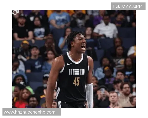 三分还是很准!GG-杰克逊6中5&三分3中3射落13分 另有2板1断1帽 三分还是很准!GG-杰克逊6中5&三分3中3射落13分 另有2板1断1帽