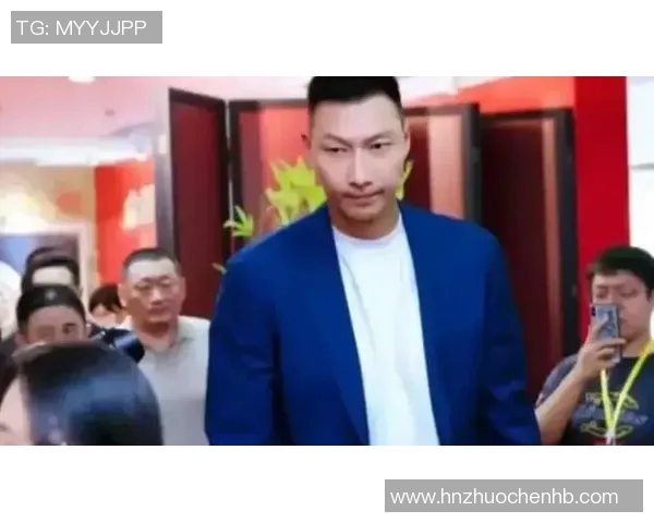 易建联近况曝光！周鹏：大哥永远是大哥，身材管理比运动员时还棒